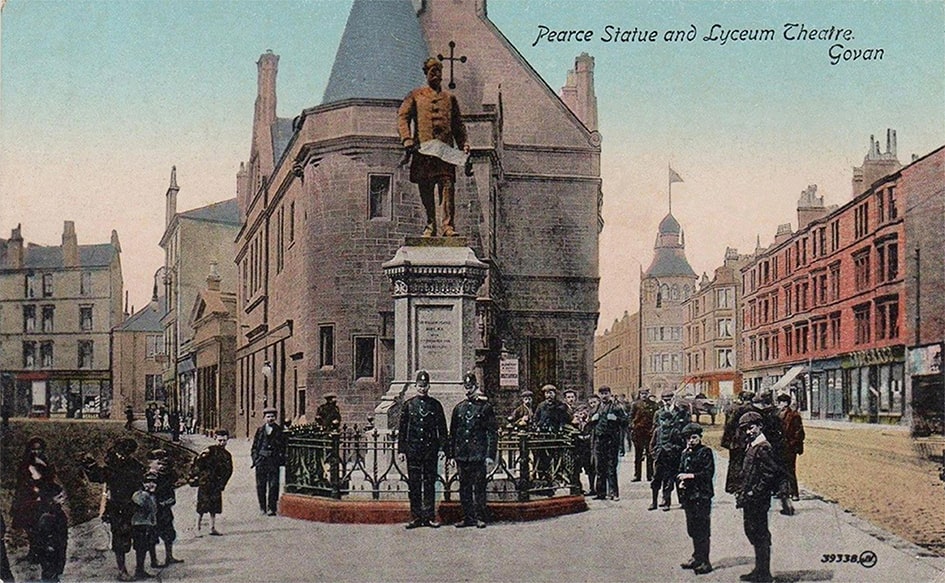 Postcard of Pearce Statue and Lyceum Theatre